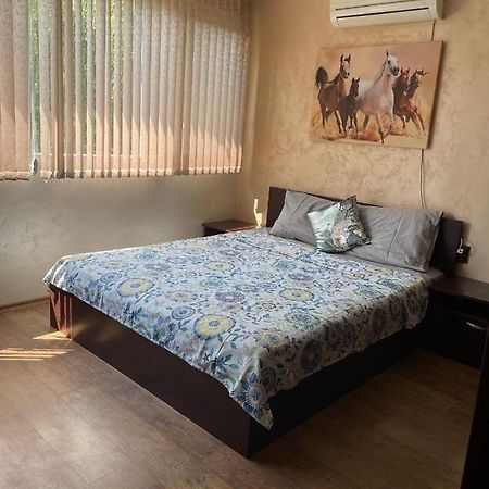 Апартаменты Lotos Apartament Бургас Экстерьер фото