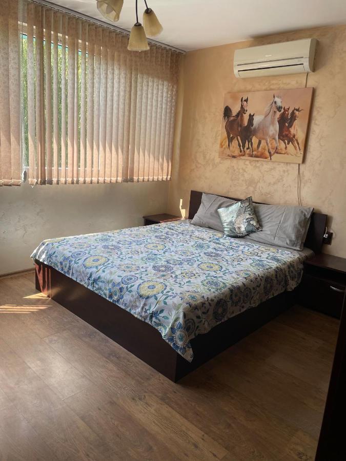 Апартаменты Lotos Apartament Бургас Экстерьер фото